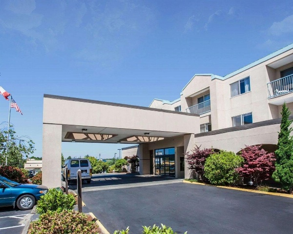 Quality Inn Grand Suites Bellingham image 1