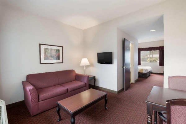 Quality Inn Grand Suites Bellingham image 10